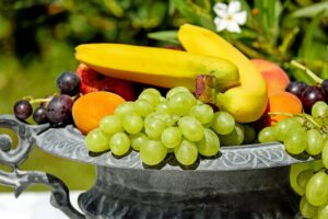 Různé druhy ovoce, které nemusejí být v lednici